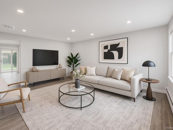 49 Freedom Lane, Coram NY 11727