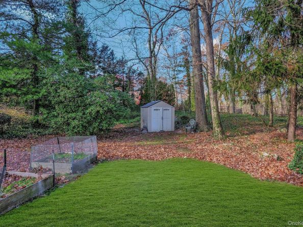 43 Edcris Lane, Huntington NY 11743