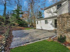43 Edcris Lane, Huntington NY 11743