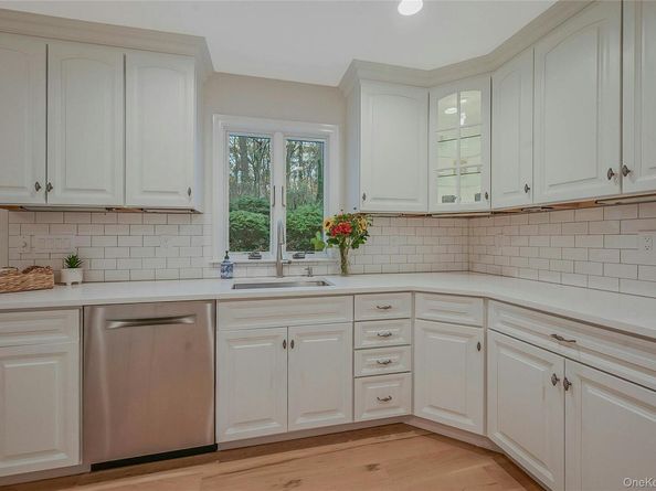 43 Edcris Lane, Huntington NY 11743