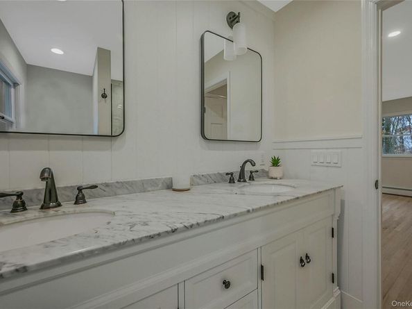 43 Edcris Lane, Huntington NY 11743