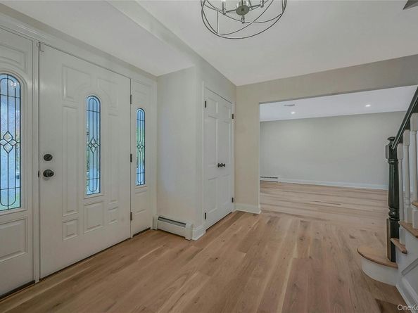 43 Edcris Lane, Huntington NY 11743