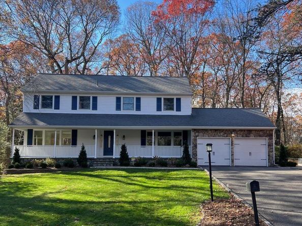 43 Edcris Lane, Huntington NY 11743