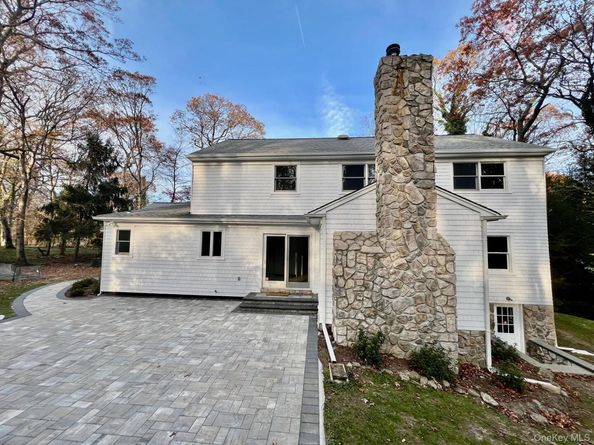 43 Edcris Lane, Huntington NY 11743