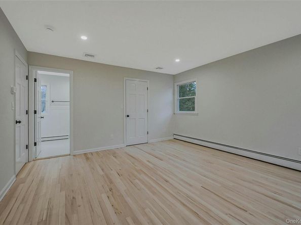 43 Edcris Lane, Huntington NY 11743