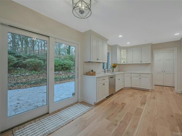 43 Edcris Lane, Huntington NY 11743