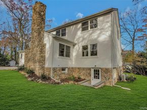 43 Edcris Lane, Huntington NY 11743