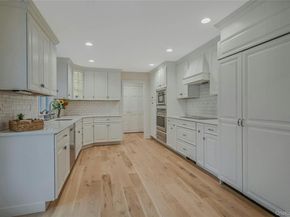 43 Edcris Lane, Huntington NY 11743