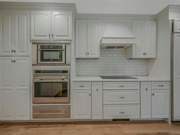 43 Edcris Lane, Huntington NY 11743