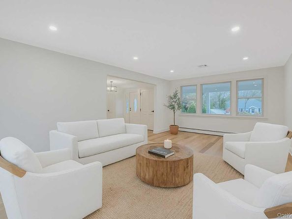 43 Edcris Lane, Huntington NY 11743