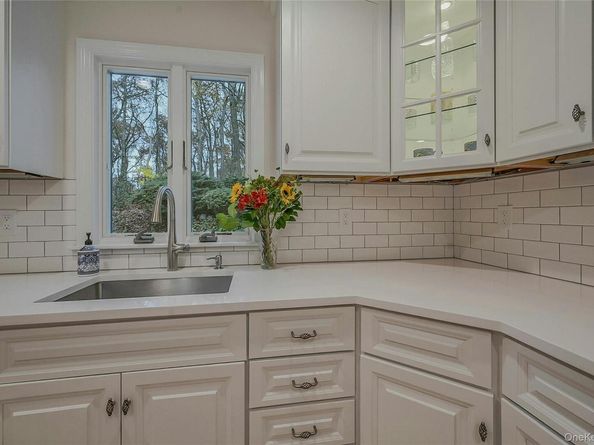 43 Edcris Lane, Huntington NY 11743