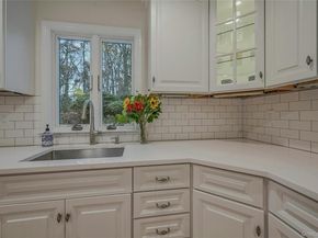 43 Edcris Lane, Huntington NY 11743