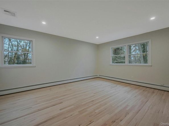 43 Edcris Lane, Huntington NY 11743