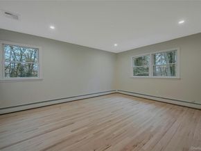 43 Edcris Lane, Huntington NY 11743