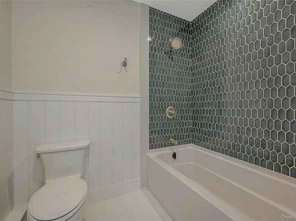 43 Edcris Lane, Huntington NY 11743