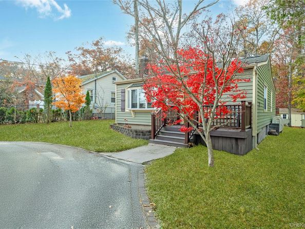 180 Lakeside Trail, Ridge NY 11961