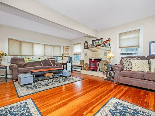 180 Lakeside Trail, Ridge NY 11961