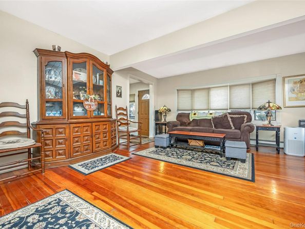 180 Lakeside Trail, Ridge NY 11961