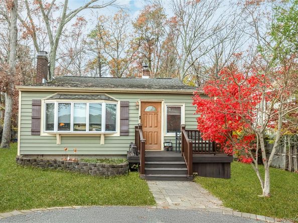 180 Lakeside Trail, Ridge NY 11961