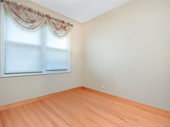 180 Lakeside Trail, Ridge NY 11961