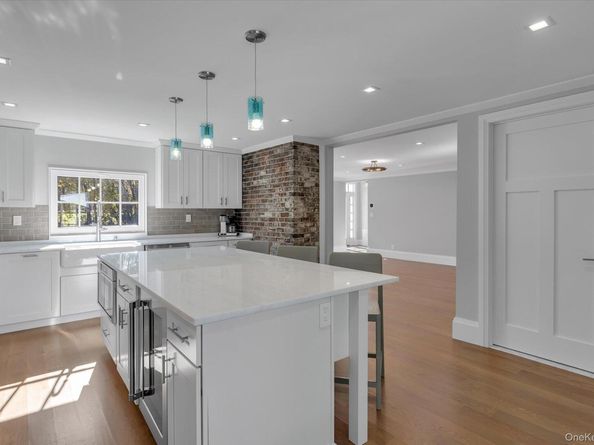 22 Fort Salonga Road, Centerport NY 11721