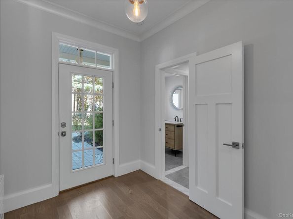 22 Fort Salonga Road, Centerport NY 11721