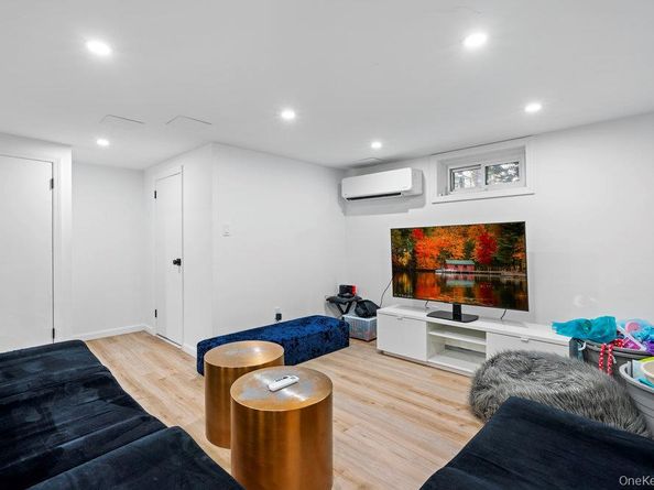 28 Elm Street, Woodbury NY 11797