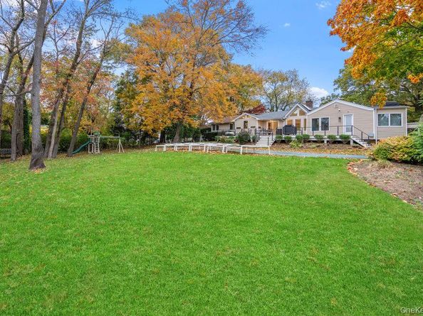 28 Elm Street, Woodbury NY 11797