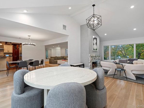 28 Elm Street, Woodbury NY 11797