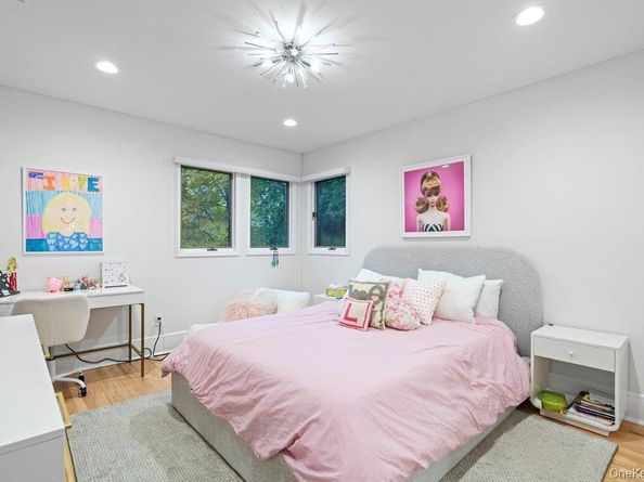 28 Elm Street, Woodbury NY 11797