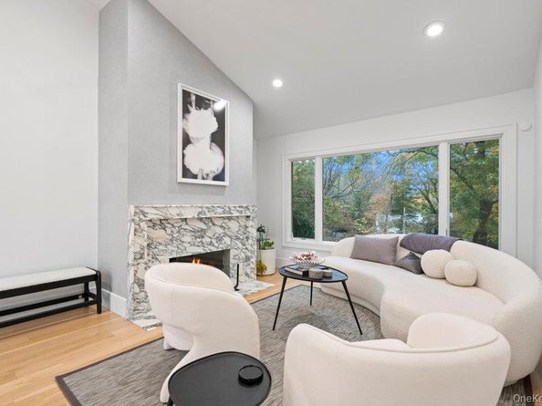 28 Elm Street, Woodbury NY 11797