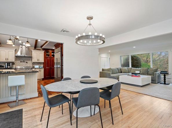 28 Elm Street, Woodbury NY 11797