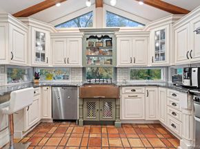 28 Elm Street, Woodbury NY 11797