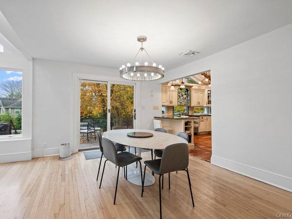 28 Elm Street, Woodbury NY 11797