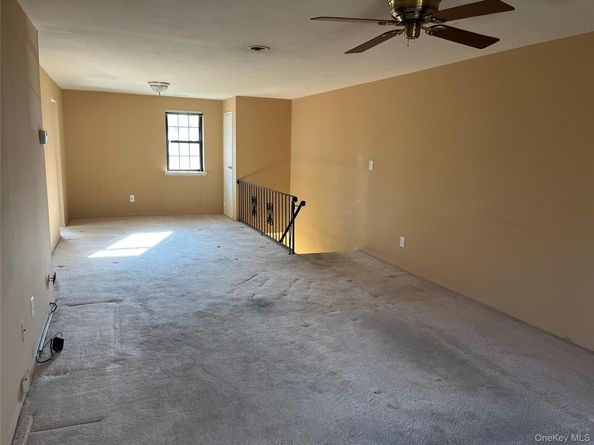 45 Newbrook Lane 45, Bay Shore NY 11706