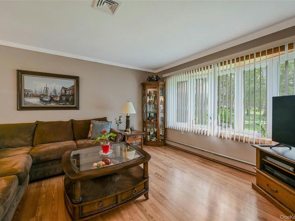 98 A Eastbourne, Ridge NY 11961