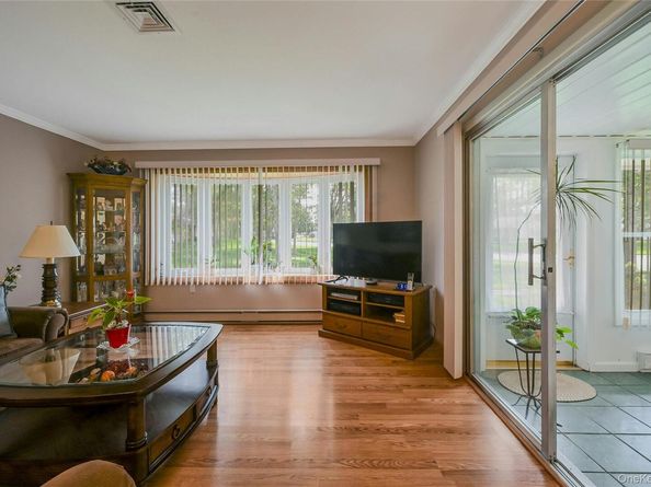 98 A Eastbourne, Ridge NY 11961
