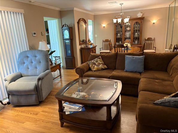 98 A Eastbourne, Ridge NY 11961
