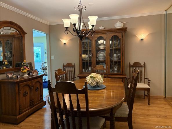 98 A Eastbourne, Ridge NY 11961