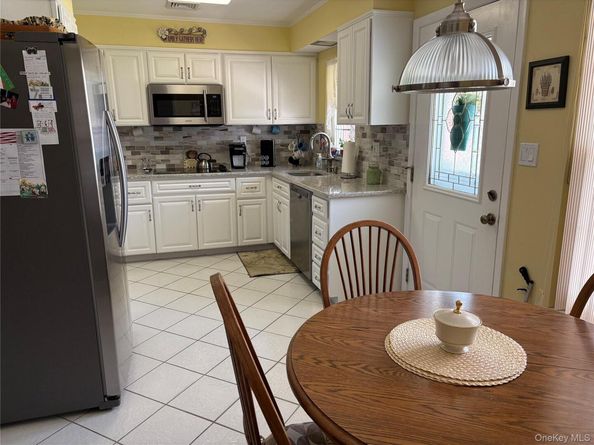98 A Eastbourne, Ridge NY 11961
