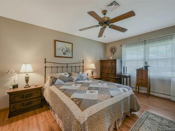 98 A Eastbourne, Ridge NY 11961