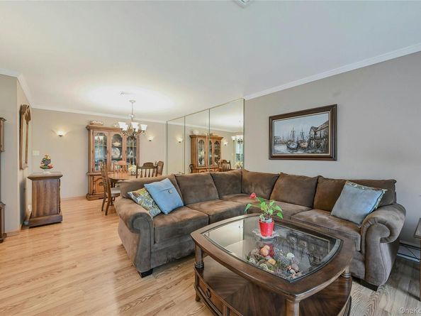 98 A Eastbourne, Ridge NY 11961