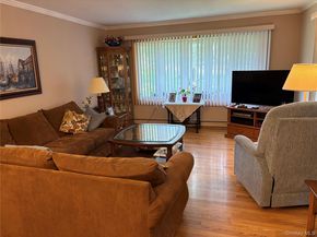 98 A Eastbourne, Ridge NY 11961