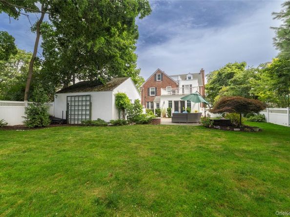 22 Oakdale Road, Rockville Centre NY 11570