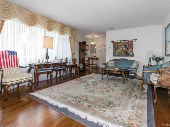 13 Linda Road, Port Washington NY 11050