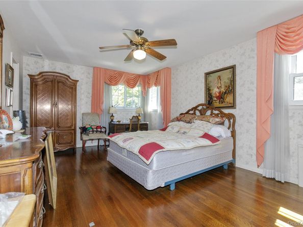 13 Linda Road, Port Washington NY 11050