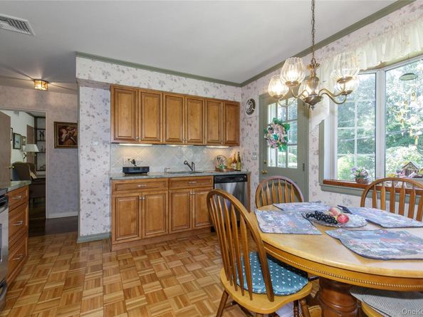 13 Linda Road, Port Washington NY 11050
