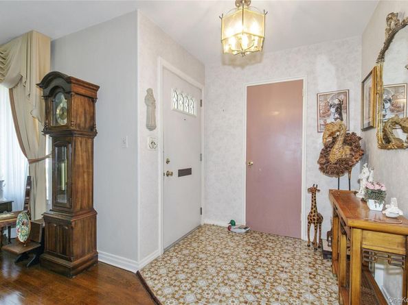 13 Linda Road, Port Washington NY 11050