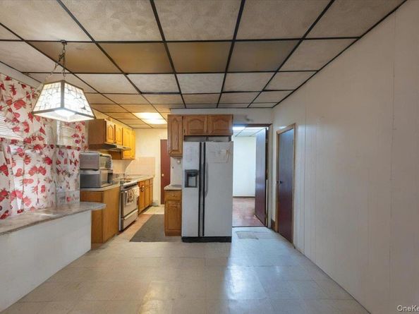 15824 75th Road, Flushing NY 11366