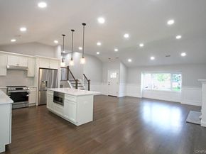 16 Eleanor Road, Plainview NY 11803
